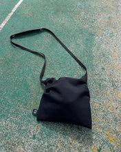 Lade das Bild in den Galerie-Viewer, ÄKKI SÄKKI - TUMMA