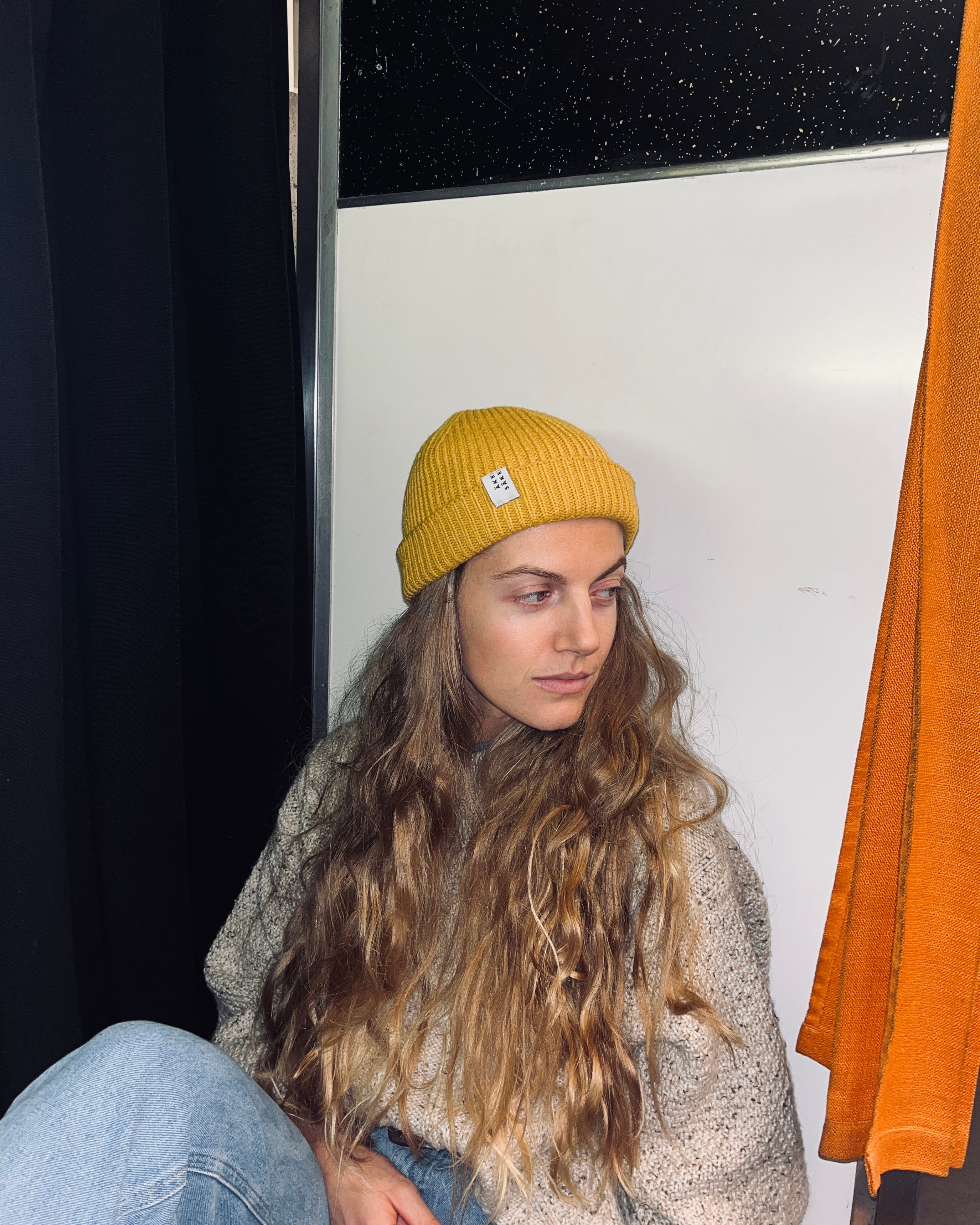 ÄKKI SÄKKI BEANIE - LAKKI MUSTARD