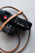 Load image into Gallery viewer, Kameragurt extra schmal mit Niete / RETRO
